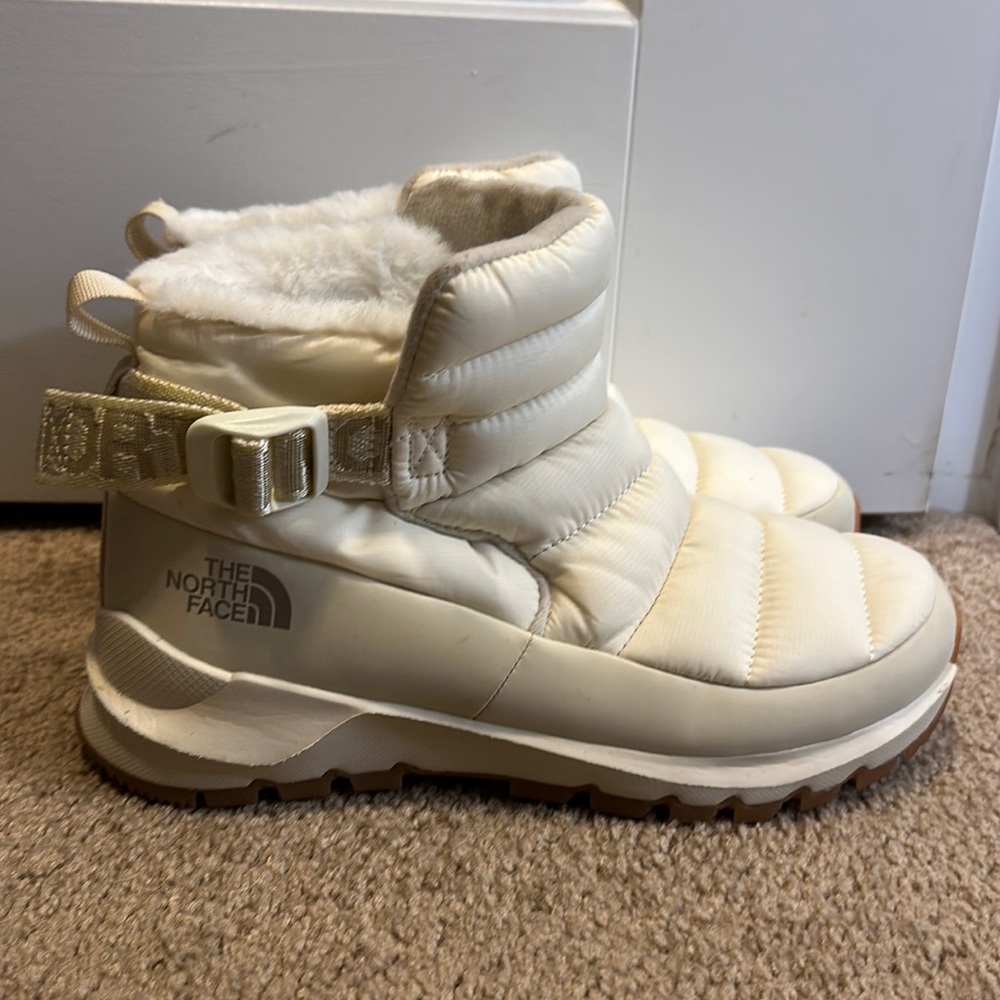 The North Face Women's ThermoBall™ Pull On Winter Boots ‘Cream’